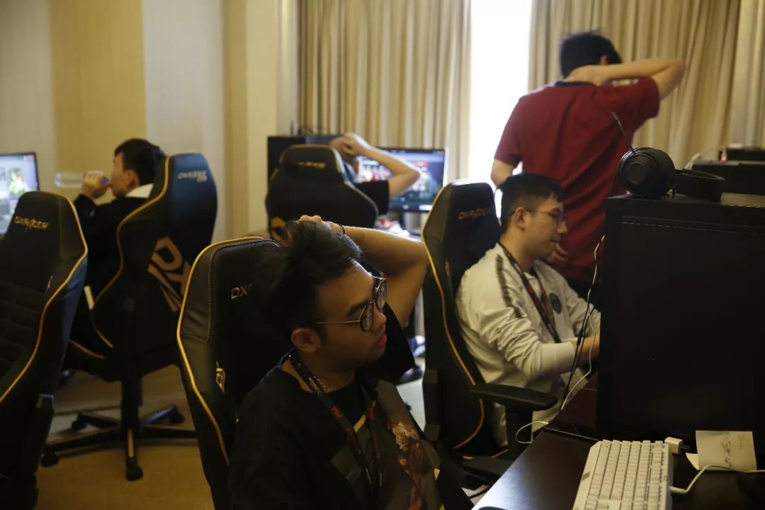 NAVI 在 StarLadder 布达佩斯 Major 2025 第二阶段击败了 Imperial